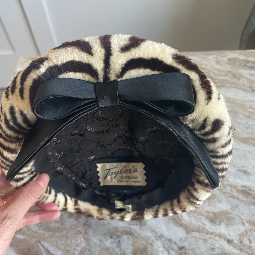 Zebra Print Beret - Picture 6 of 6